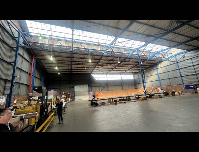 2,594M² WAREHOUSE TO LET IN SPARTAN